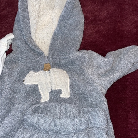 Carter’s newborn outfits - Picture 2 of 4